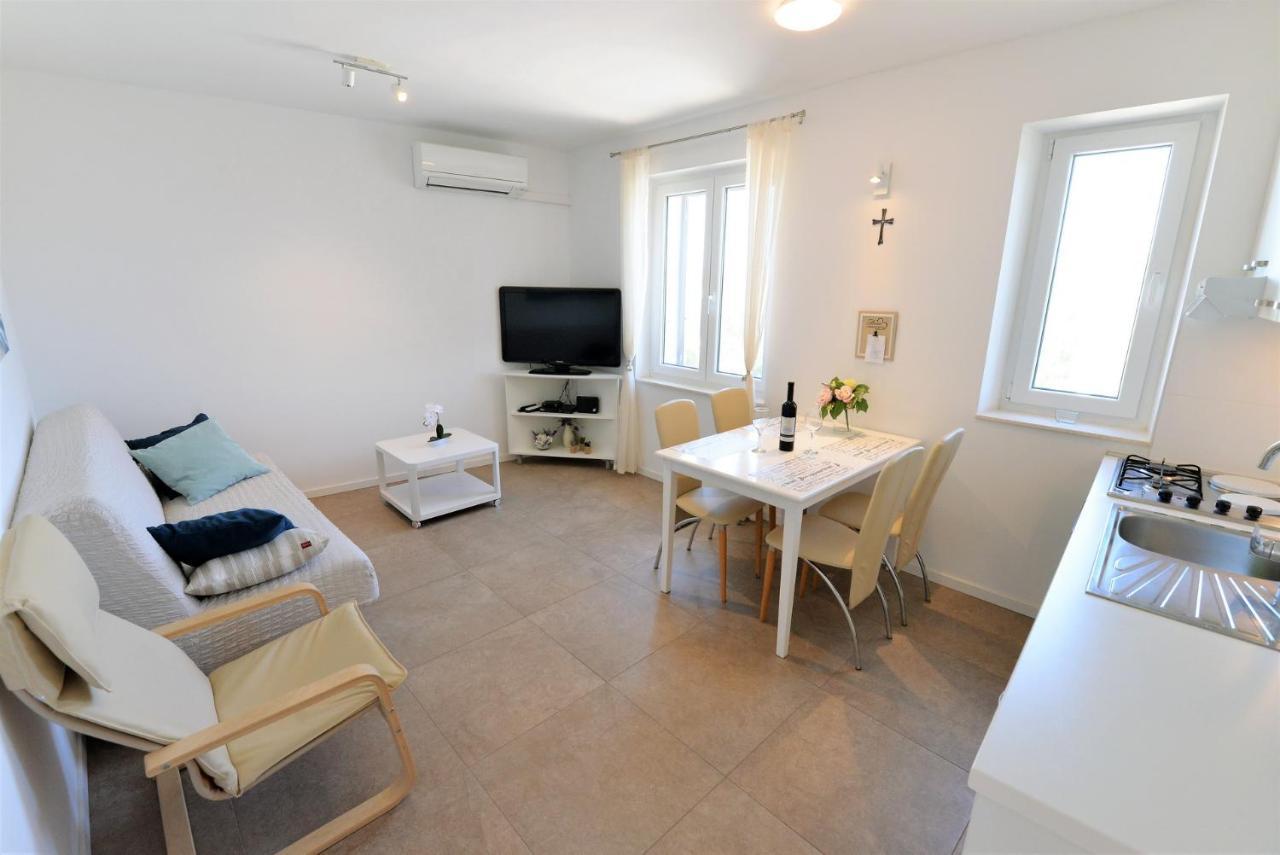 Beach Apartment Vami With Sea View Murter Exterior photo